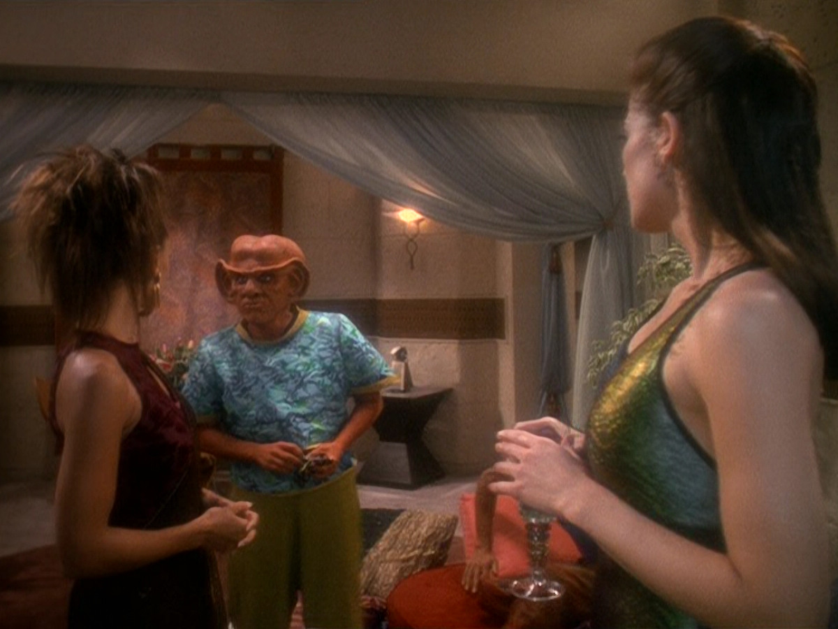 extant_StarTrek_DS9_5x07-LetHeWhoIsWithoutSin_02670.jpg