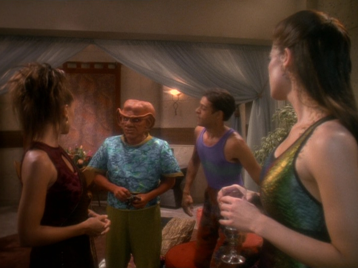 extant_StarTrek_DS9_5x07-LetHeWhoIsWithoutSin_02672.jpg