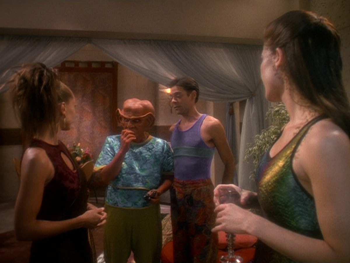 extant_StarTrek_DS9_5x07-LetHeWhoIsWithoutSin_02676.jpg