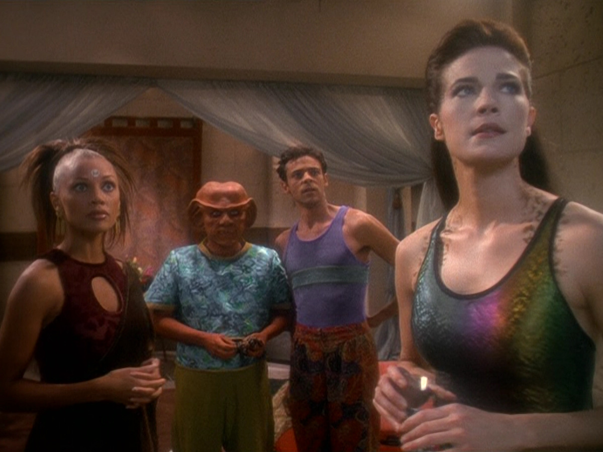 extant_StarTrek_DS9_5x07-LetHeWhoIsWithoutSin_02685.jpg