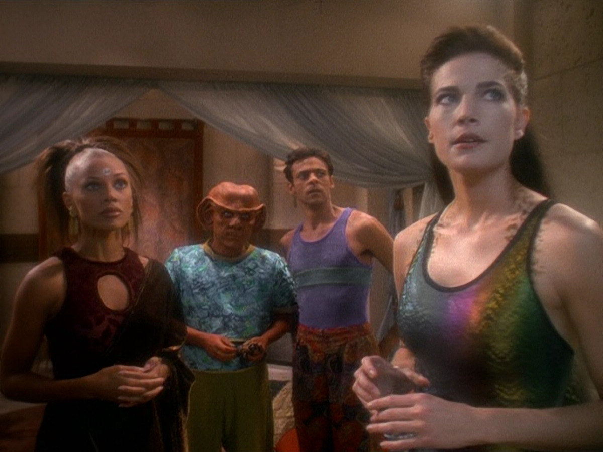 extant_StarTrek_DS9_5x07-LetHeWhoIsWithoutSin_02686.jpg