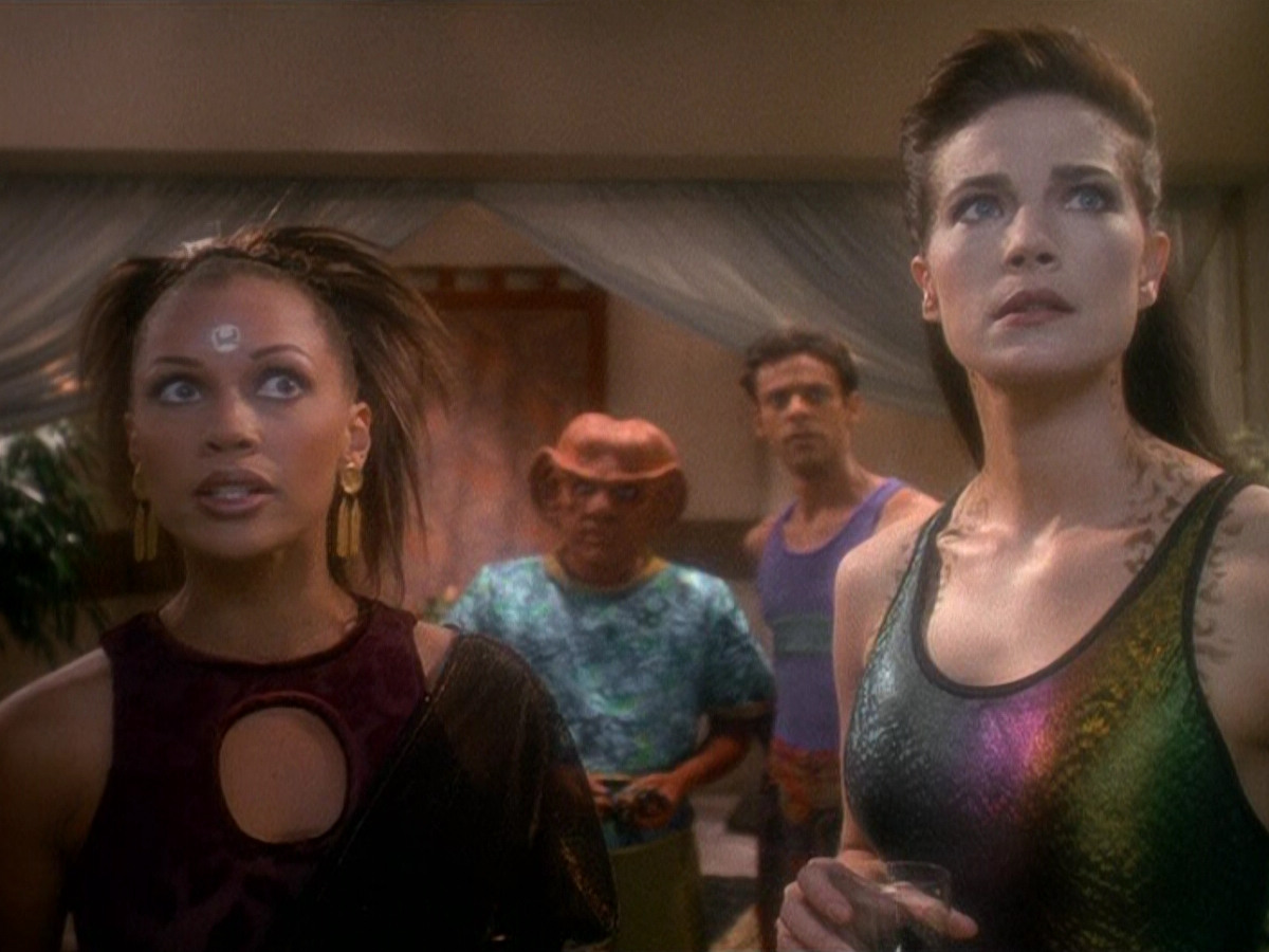 extant_StarTrek_DS9_5x07-LetHeWhoIsWithoutSin_02694.jpg