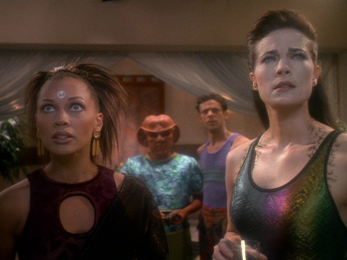 extant_StarTrek_DS9_5x07-LetHeWhoIsWithoutSin_02695.jpg