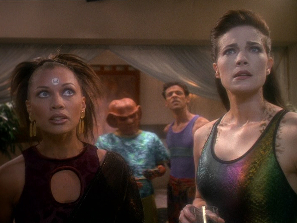 extant_StarTrek_DS9_5x07-LetHeWhoIsWithoutSin_02696.jpg