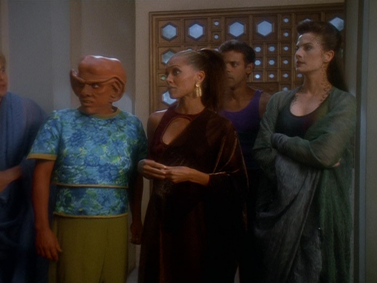 extant_StarTrek_DS9_5x07-LetHeWhoIsWithoutSin_02716.jpg
