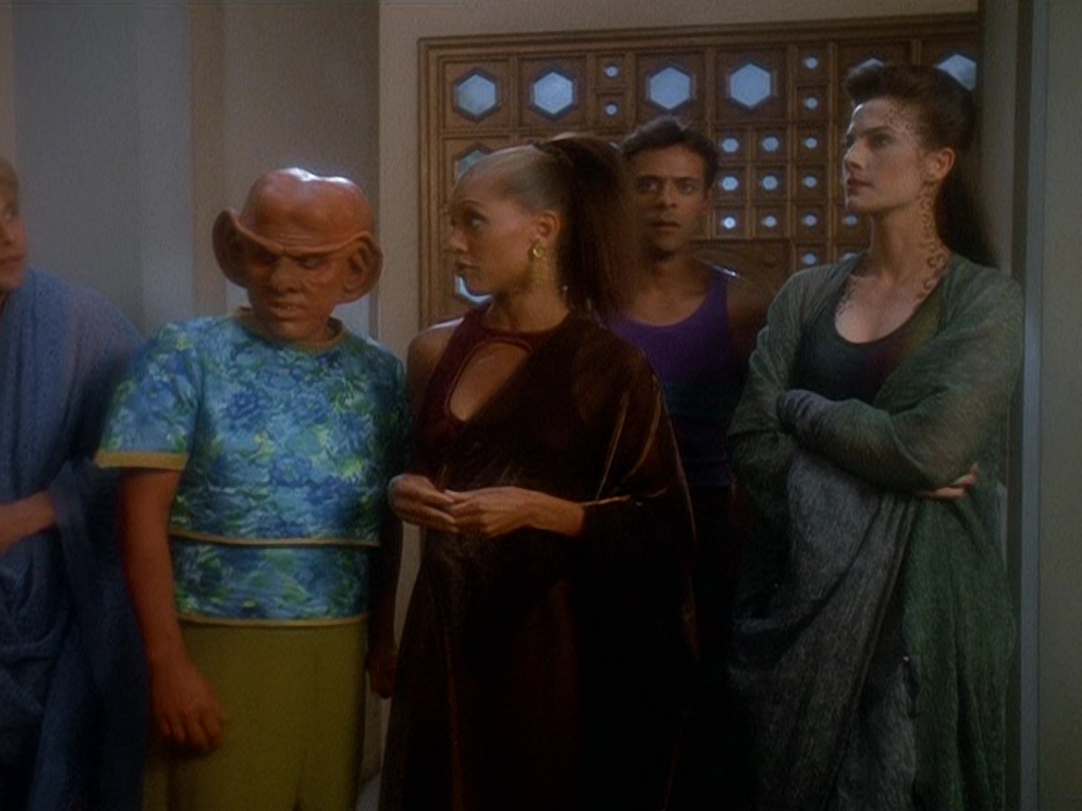 extant_StarTrek_DS9_5x07-LetHeWhoIsWithoutSin_02718.jpg