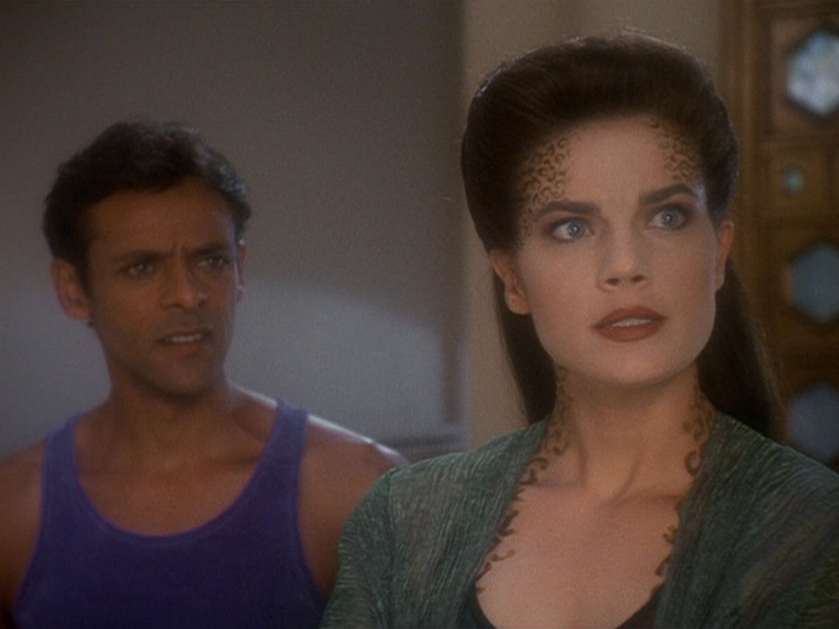 extant_StarTrek_DS9_5x07-LetHeWhoIsWithoutSin_02739.jpg