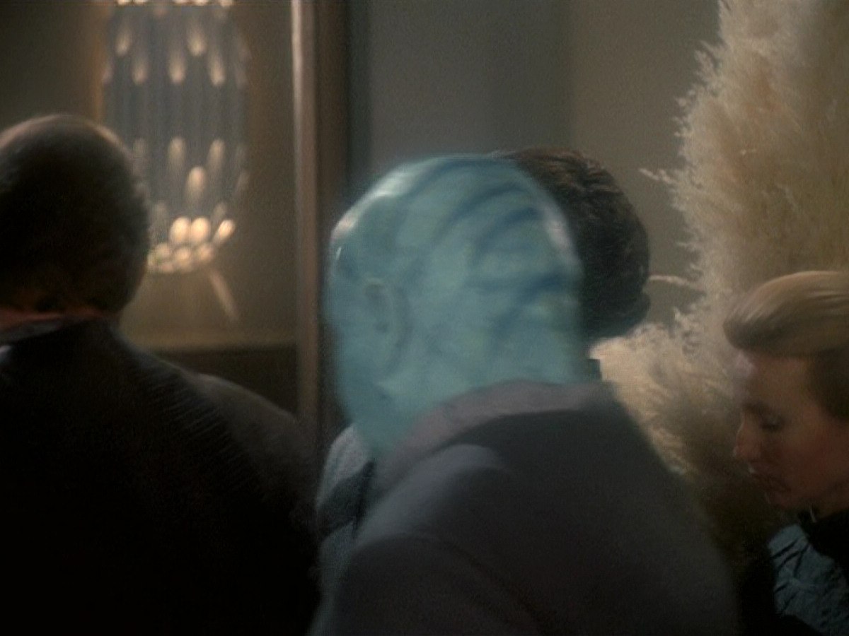 extant_StarTrek_DS9_5x07-LetHeWhoIsWithoutSin_02795.jpg