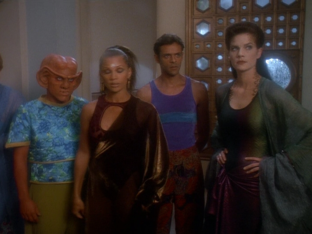 extant_StarTrek_DS9_5x07-LetHeWhoIsWithoutSin_02808.jpg