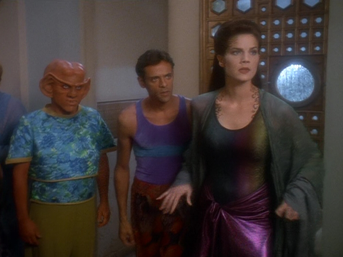 extant_StarTrek_DS9_5x07-LetHeWhoIsWithoutSin_02810.jpg