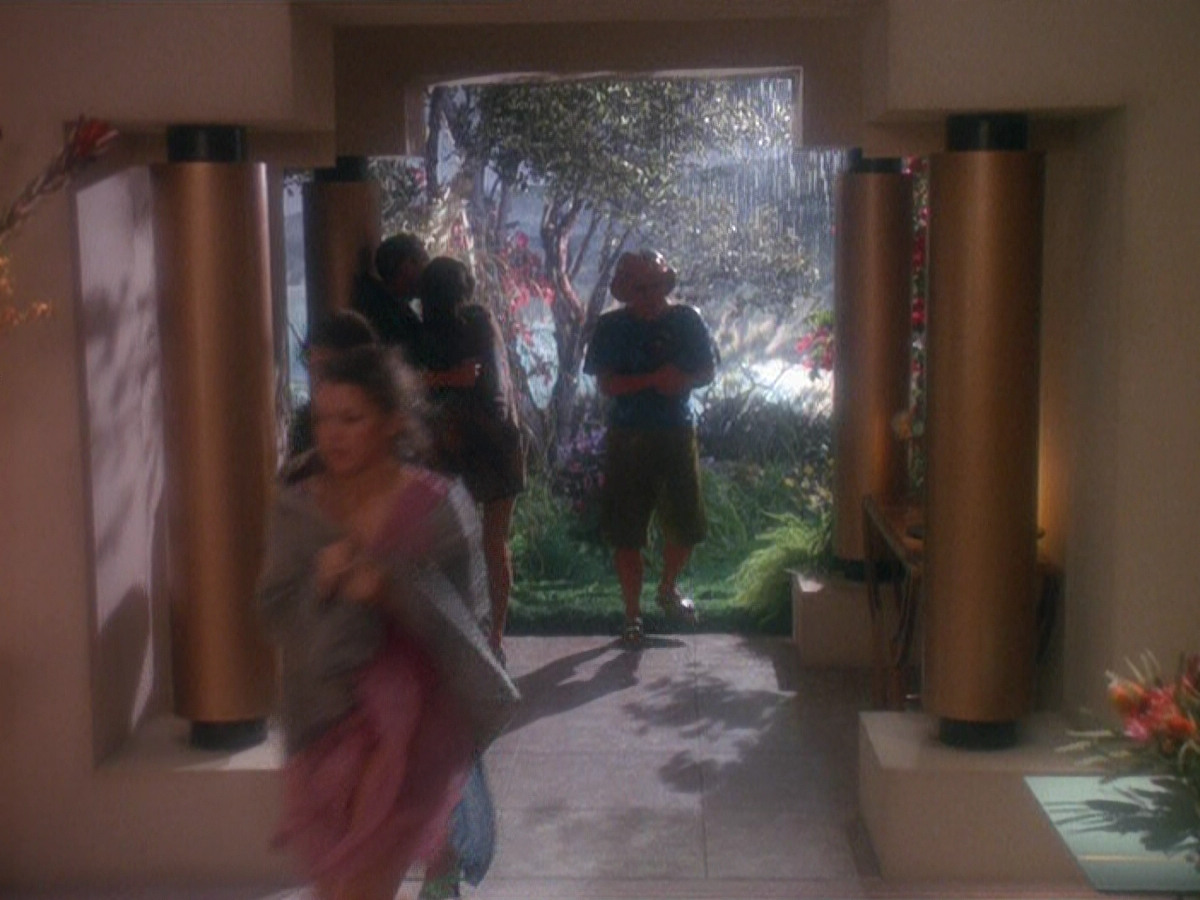 extant_StarTrek_DS9_5x07-LetHeWhoIsWithoutSin_02852.jpg