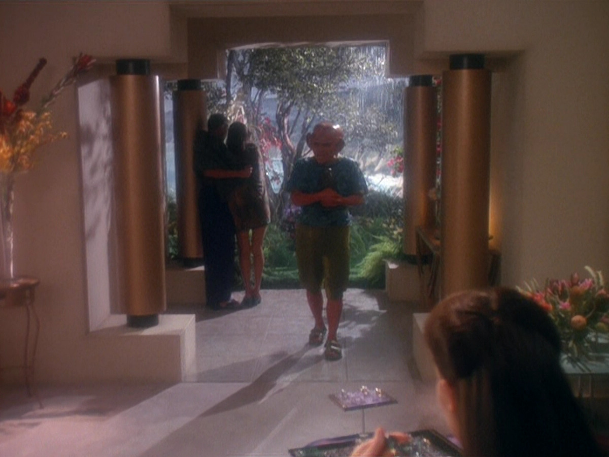extant_StarTrek_DS9_5x07-LetHeWhoIsWithoutSin_02858.jpg