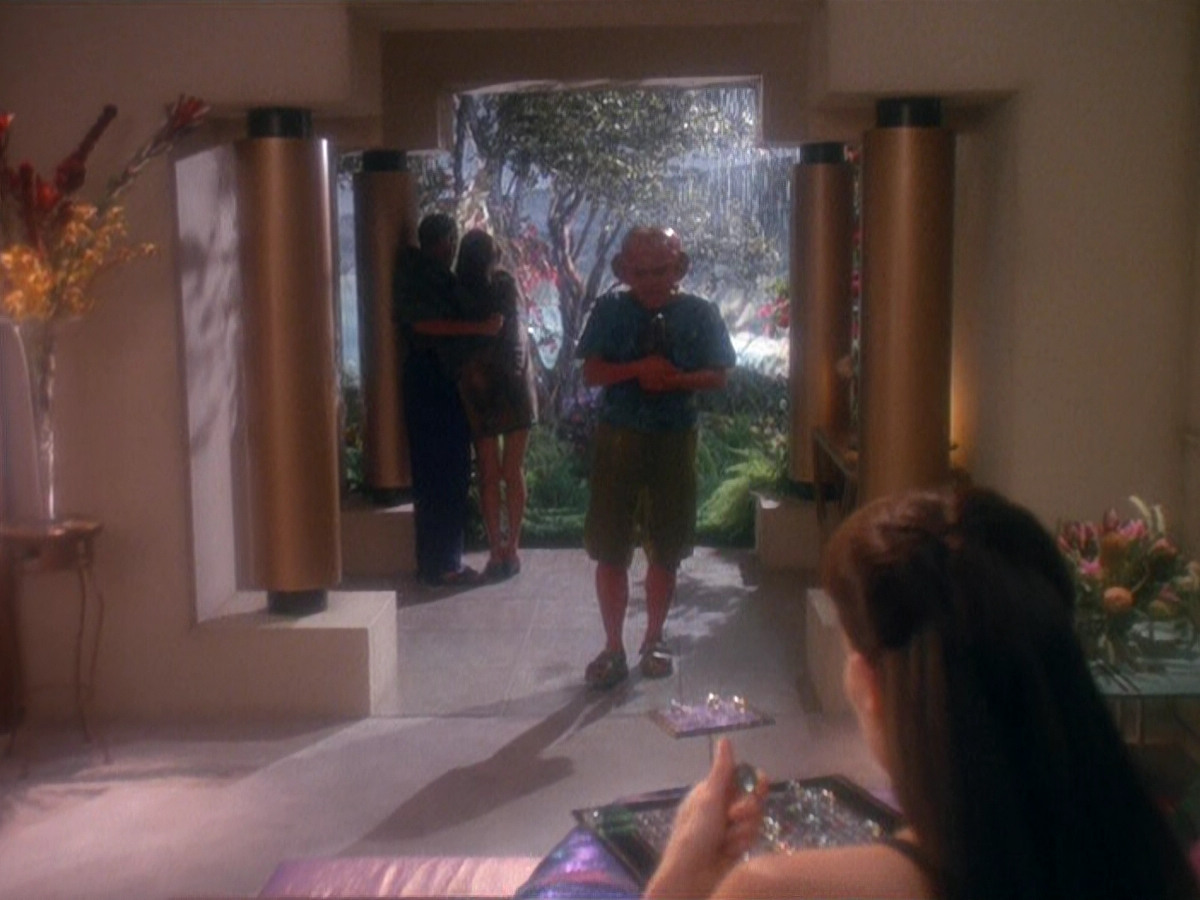 extant_StarTrek_DS9_5x07-LetHeWhoIsWithoutSin_02859.jpg