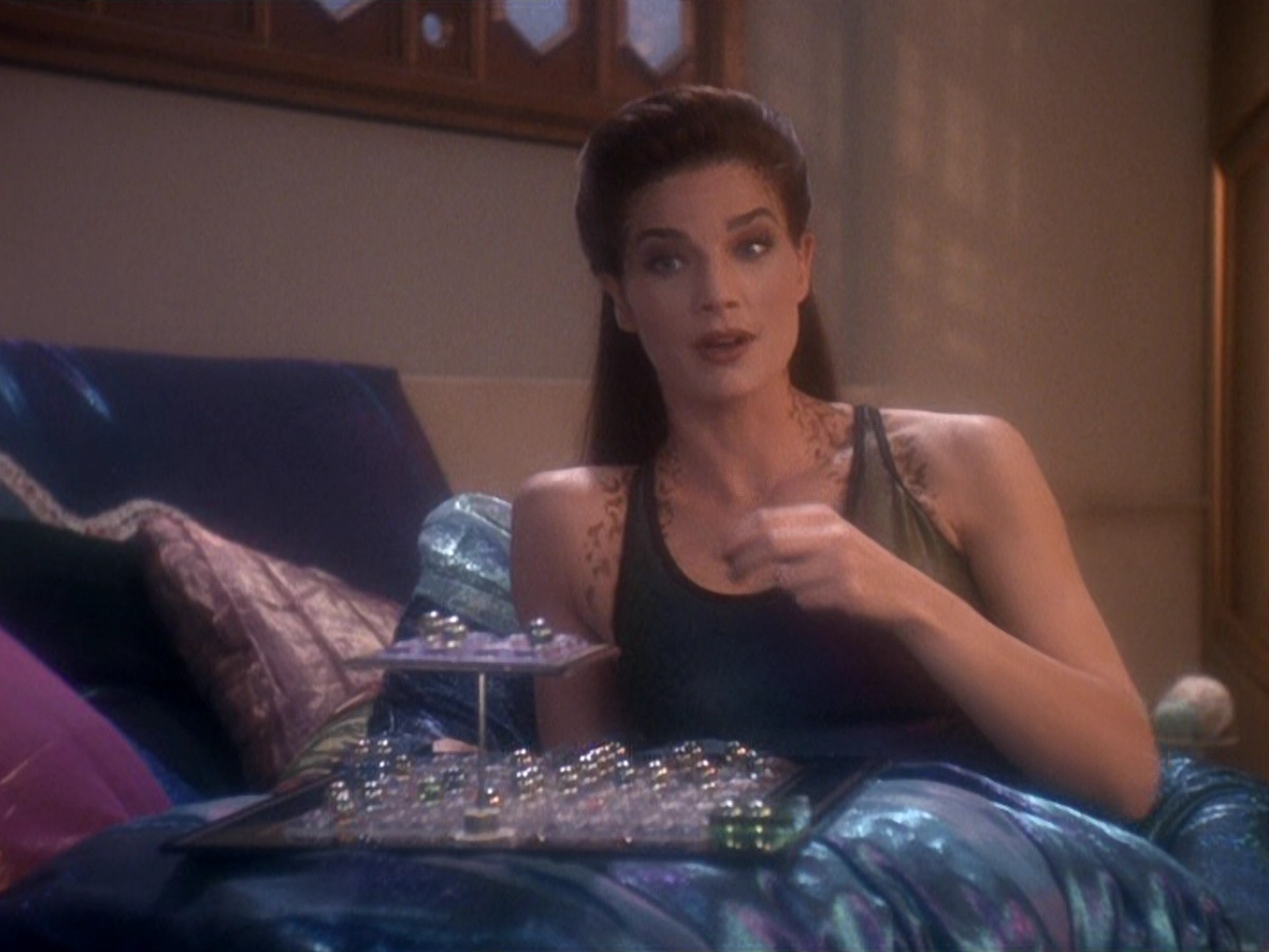 extant_StarTrek_DS9_5x07-LetHeWhoIsWithoutSin_02880.jpg