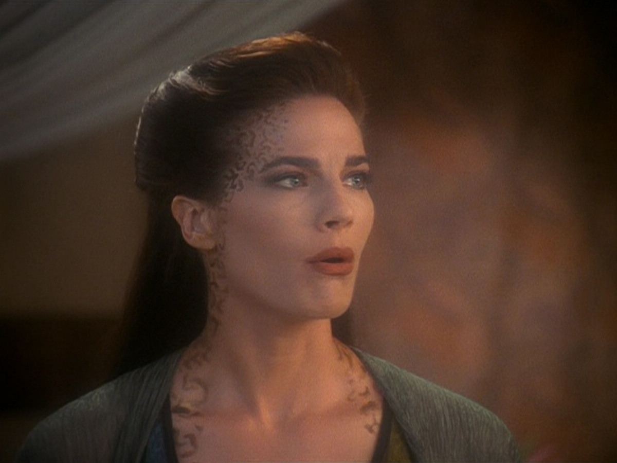 extant_StarTrek_DS9_5x07-LetHeWhoIsWithoutSin_03155.jpg