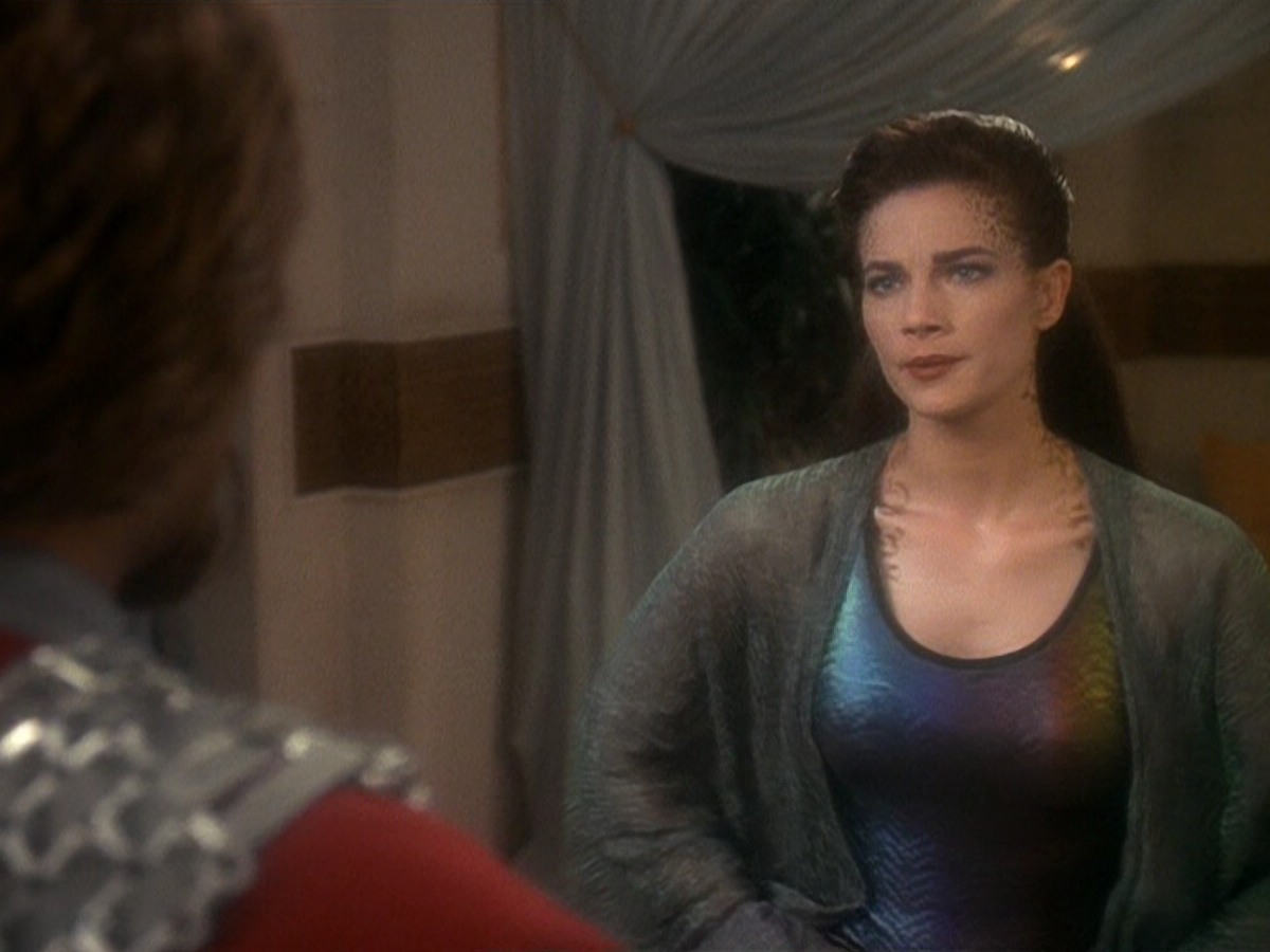 extant_StarTrek_DS9_5x07-LetHeWhoIsWithoutSin_03385.jpg