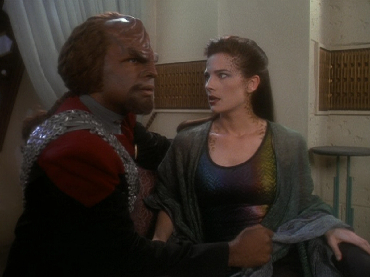 extant_StarTrek_DS9_5x07-LetHeWhoIsWithoutSin_03493.jpg
