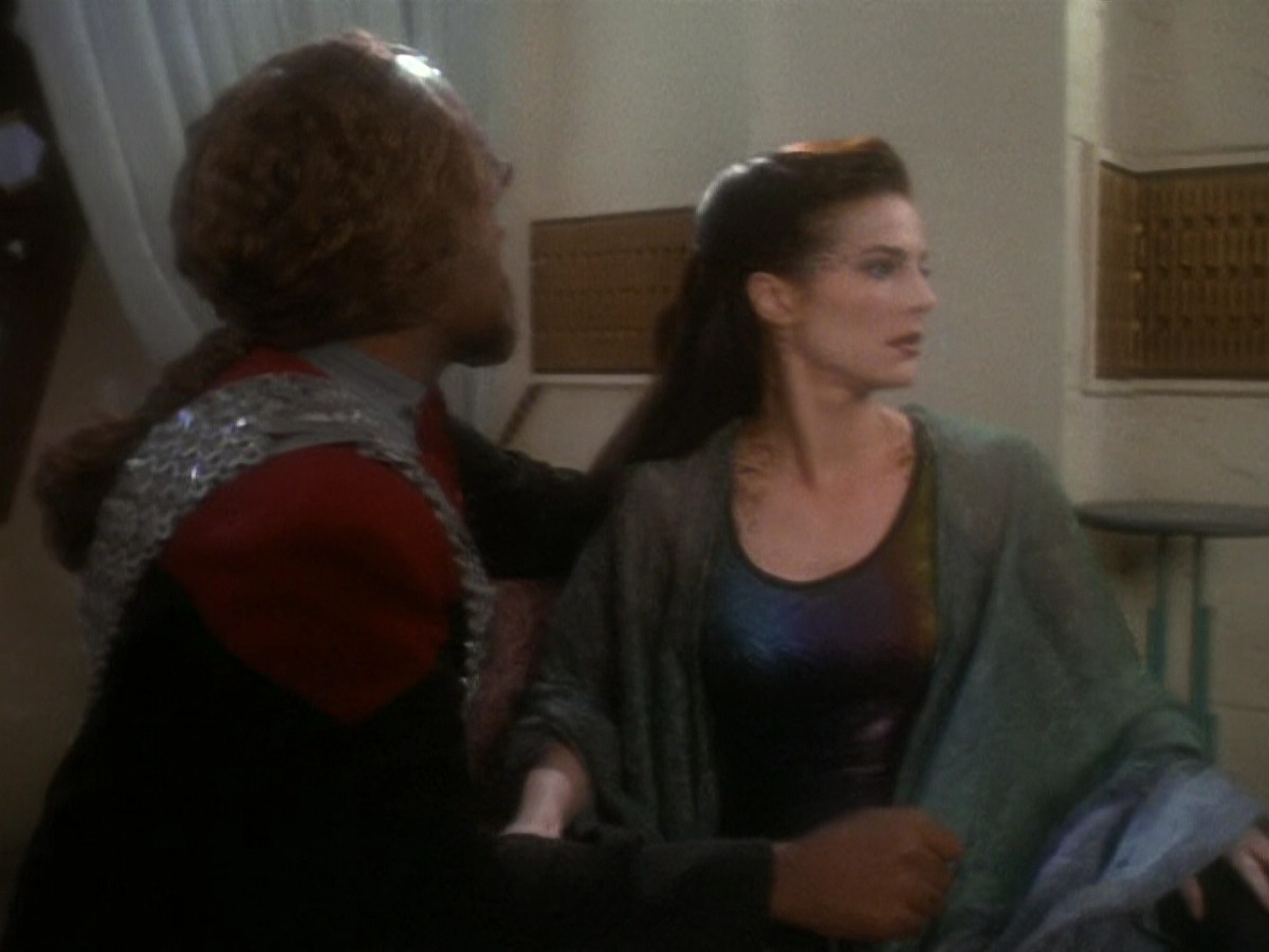 extant_StarTrek_DS9_5x07-LetHeWhoIsWithoutSin_03498.jpg