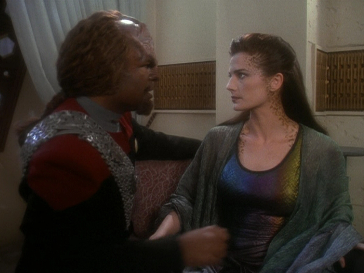 extant_StarTrek_DS9_5x07-LetHeWhoIsWithoutSin_03503.jpg