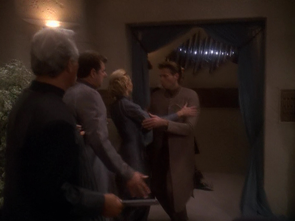 extant_StarTrek_DS9_5x07-LetHeWhoIsWithoutSin_03506.jpg