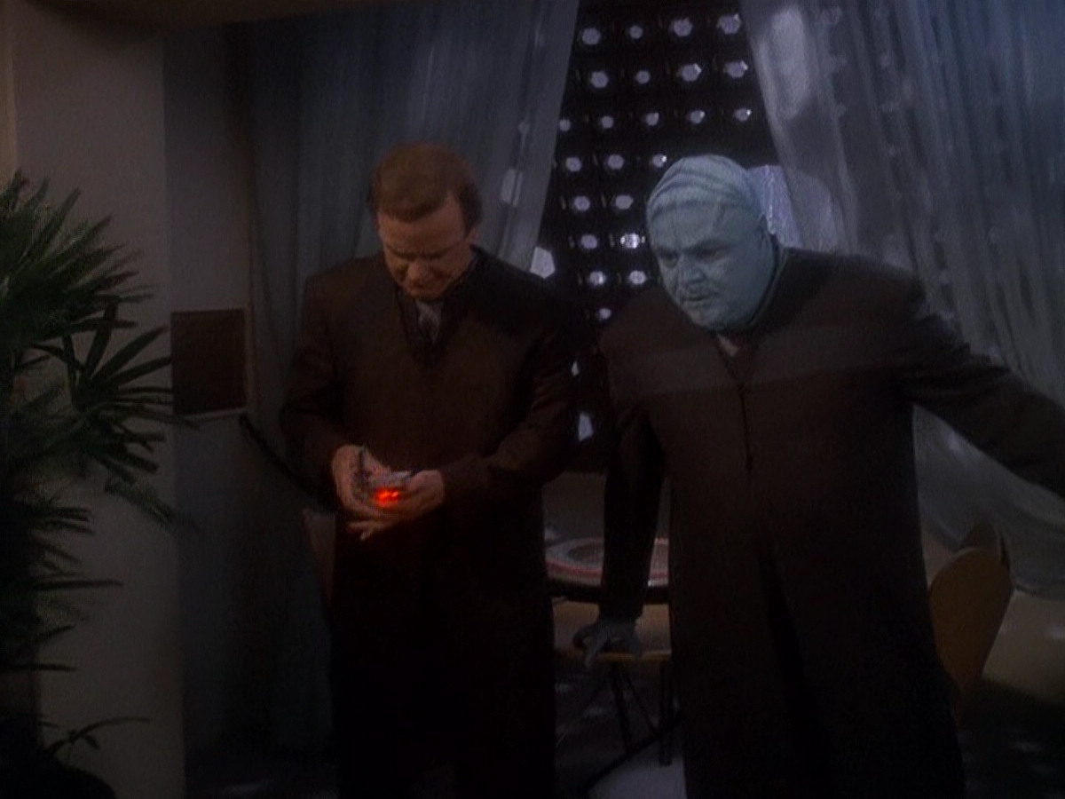 extant_StarTrek_DS9_5x07-LetHeWhoIsWithoutSin_03529.jpg