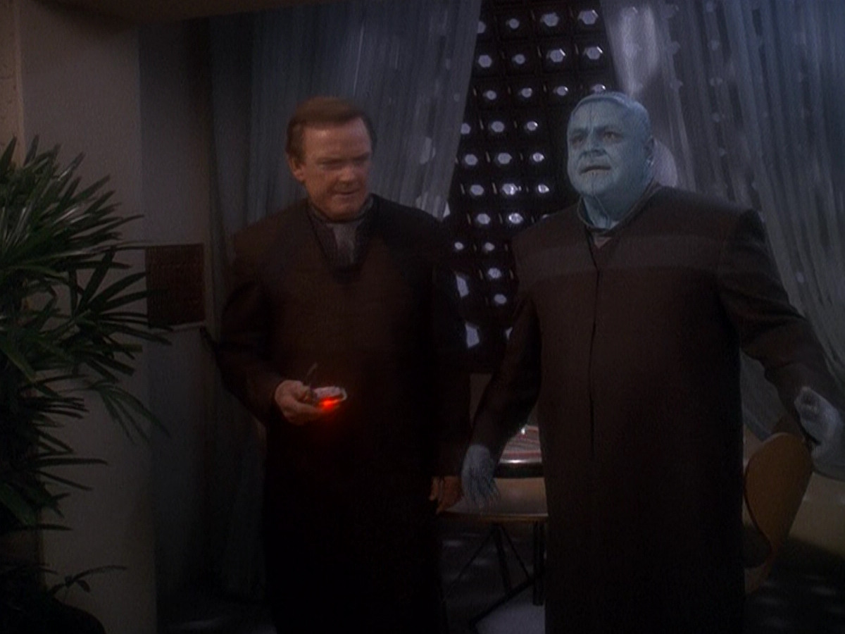 extant_StarTrek_DS9_5x07-LetHeWhoIsWithoutSin_03531.jpg