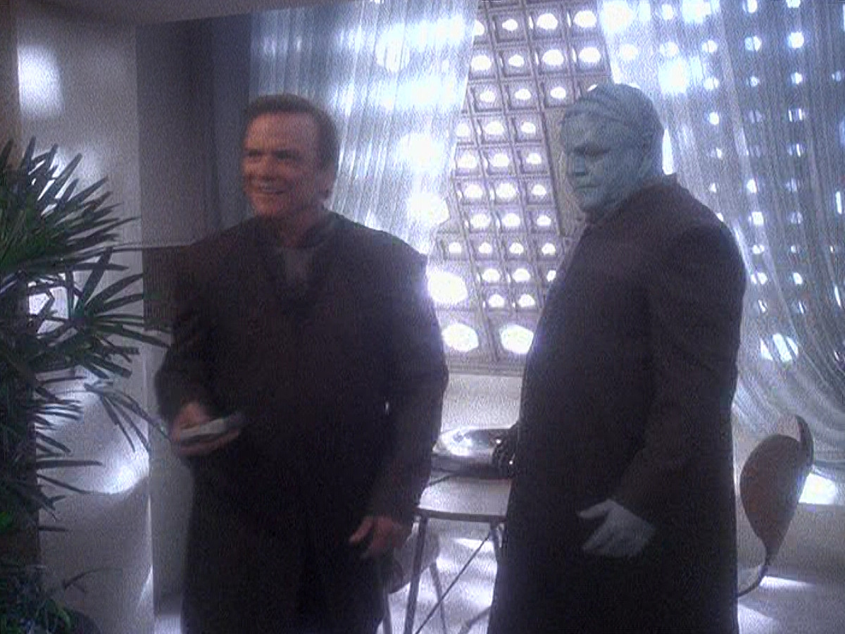 extant_StarTrek_DS9_5x07-LetHeWhoIsWithoutSin_03542.jpg
