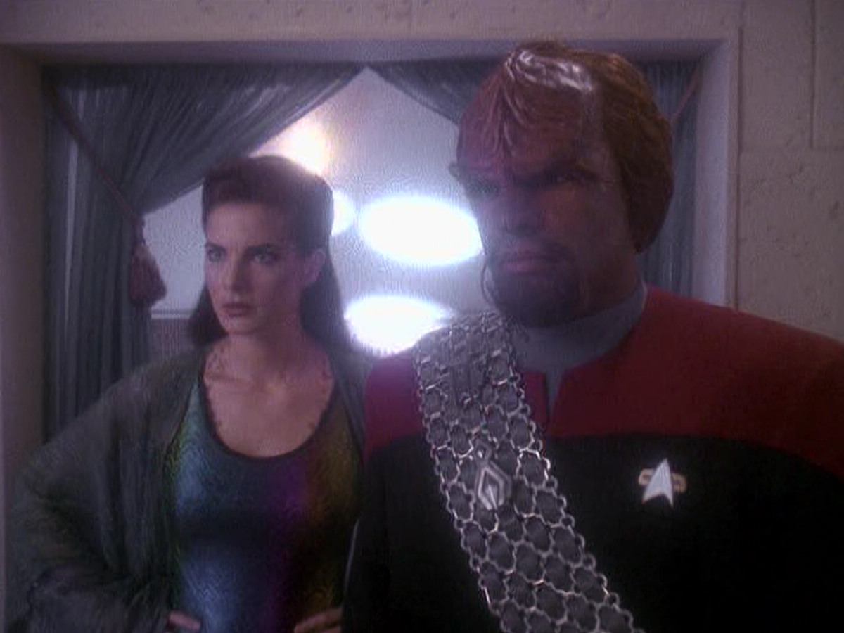 extant_StarTrek_DS9_5x07-LetHeWhoIsWithoutSin_03560.jpg