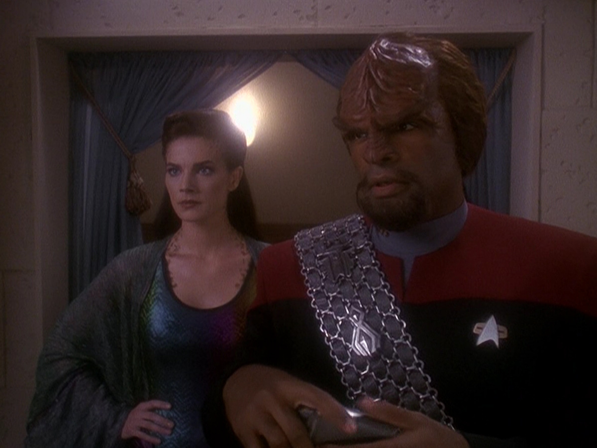 extant_StarTrek_DS9_5x07-LetHeWhoIsWithoutSin_03570.jpg