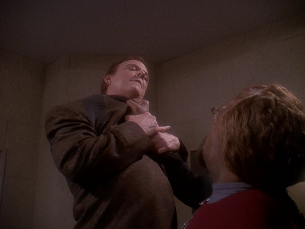 extant_StarTrek_DS9_5x07-LetHeWhoIsWithoutSin_03628.jpg