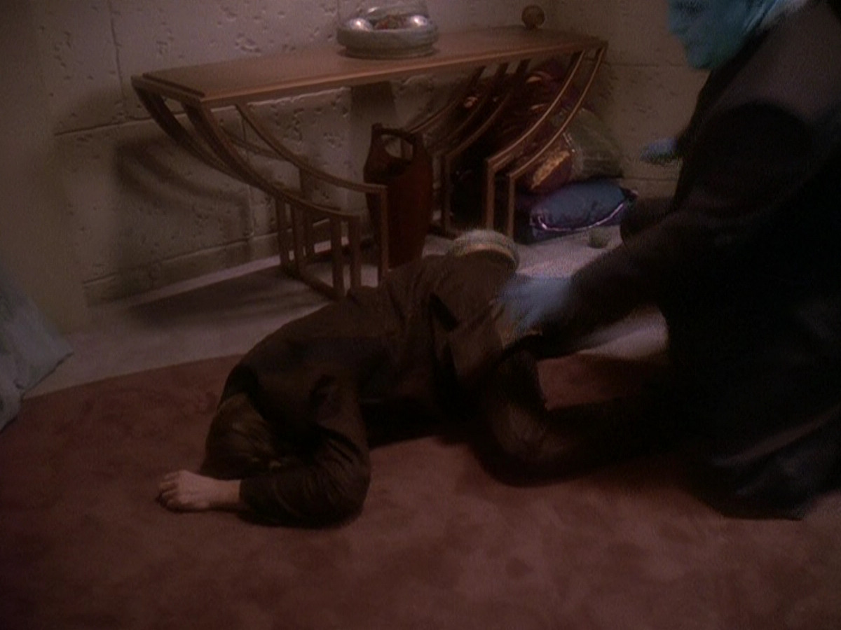 extant_StarTrek_DS9_5x07-LetHeWhoIsWithoutSin_03634.jpg