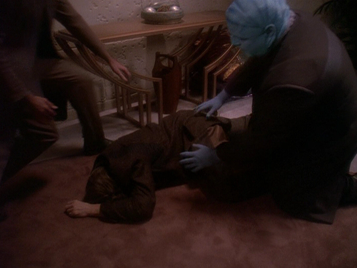 extant_StarTrek_DS9_5x07-LetHeWhoIsWithoutSin_03635.jpg