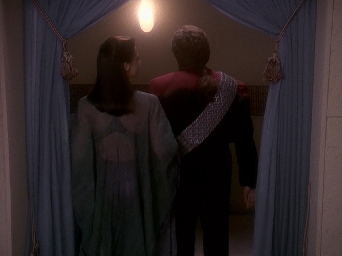 extant_StarTrek_DS9_5x07-LetHeWhoIsWithoutSin_03648.jpg