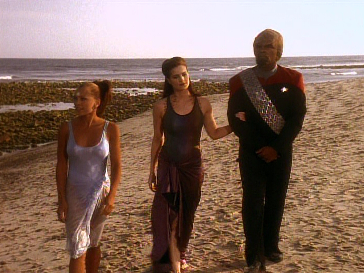 extant_StarTrek_DS9_5x07-LetHeWhoIsWithoutSin_03677.jpg