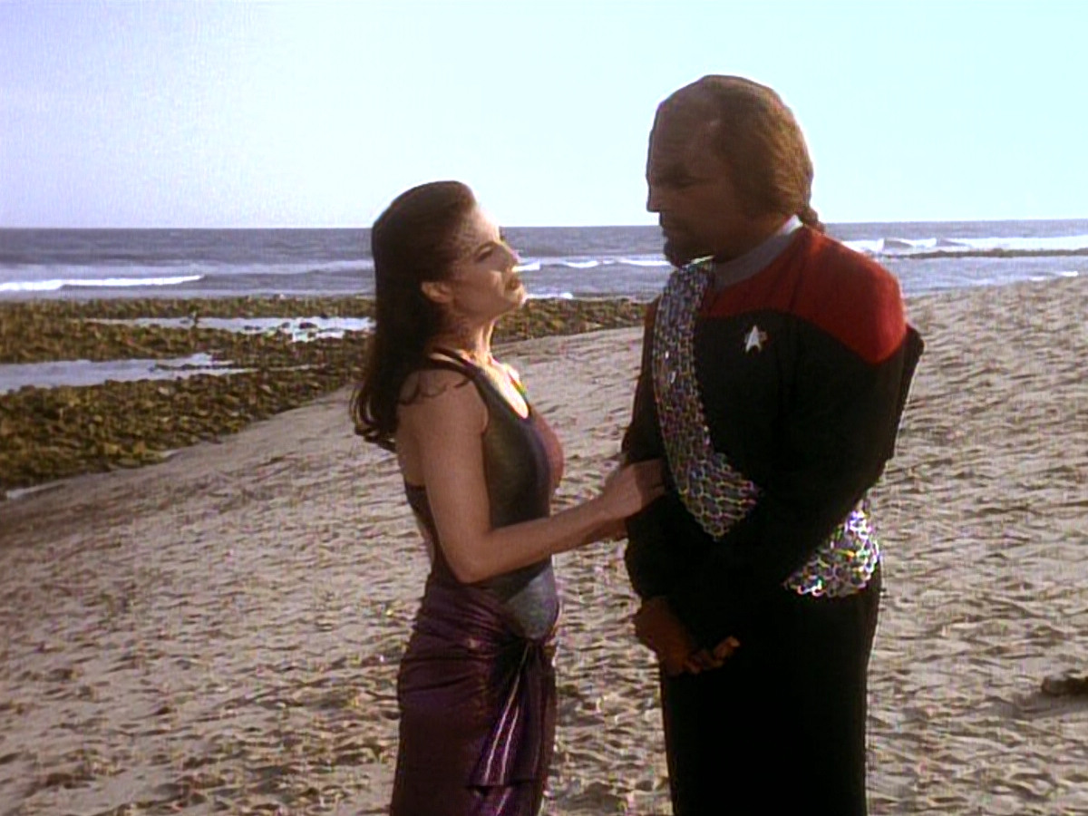 extant_StarTrek_DS9_5x07-LetHeWhoIsWithoutSin_03715.jpg