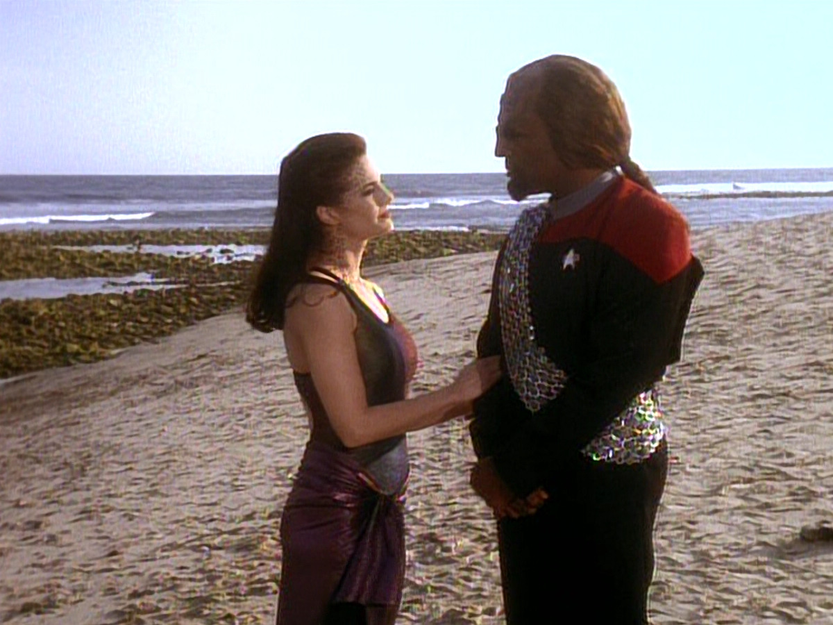 extant_StarTrek_DS9_5x07-LetHeWhoIsWithoutSin_03716.jpg