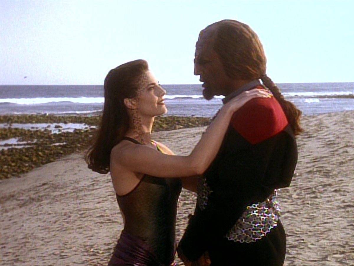 extant_StarTrek_DS9_5x07-LetHeWhoIsWithoutSin_03728.jpg