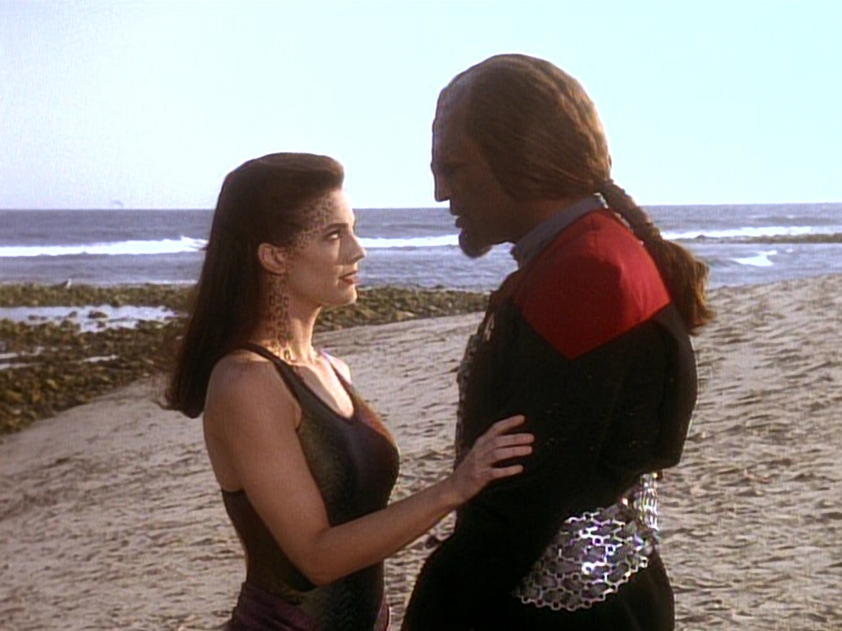 extant_StarTrek_DS9_5x07-LetHeWhoIsWithoutSin_03732.jpg