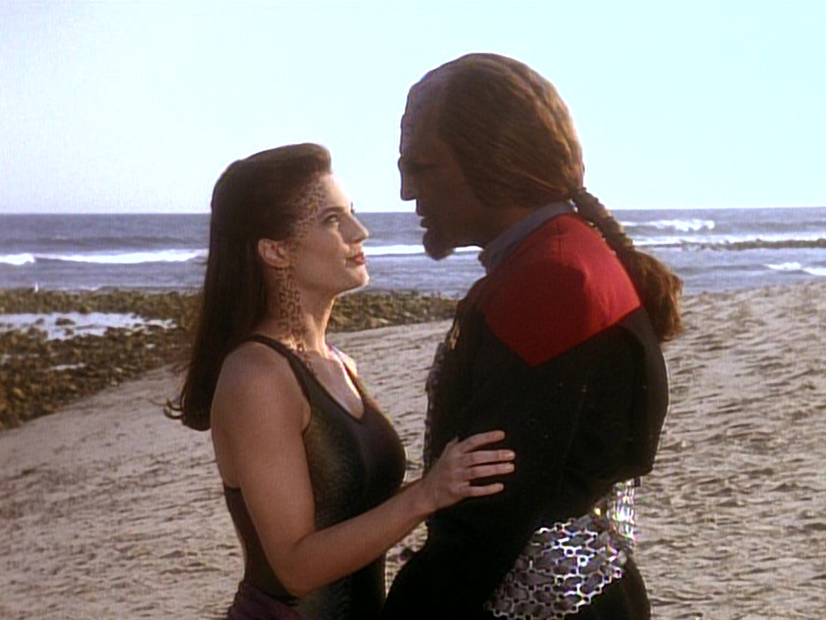 extant_StarTrek_DS9_5x07-LetHeWhoIsWithoutSin_03737.jpg