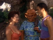 extant_StarTrek_DS9_5x07-LetHeWhoIsWithoutSin_02345.jpg