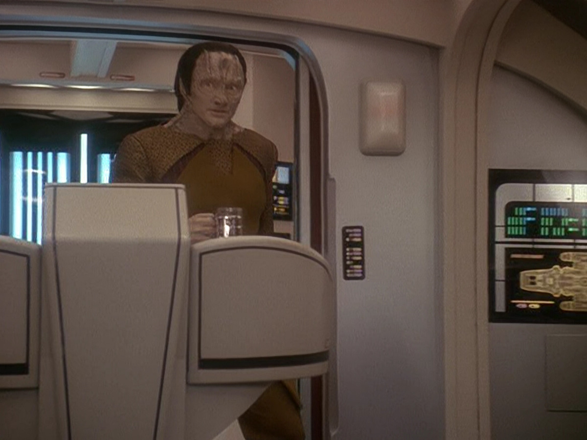 extant_StarTrek_DS9_5x08-ThingsPast_00010.jpg