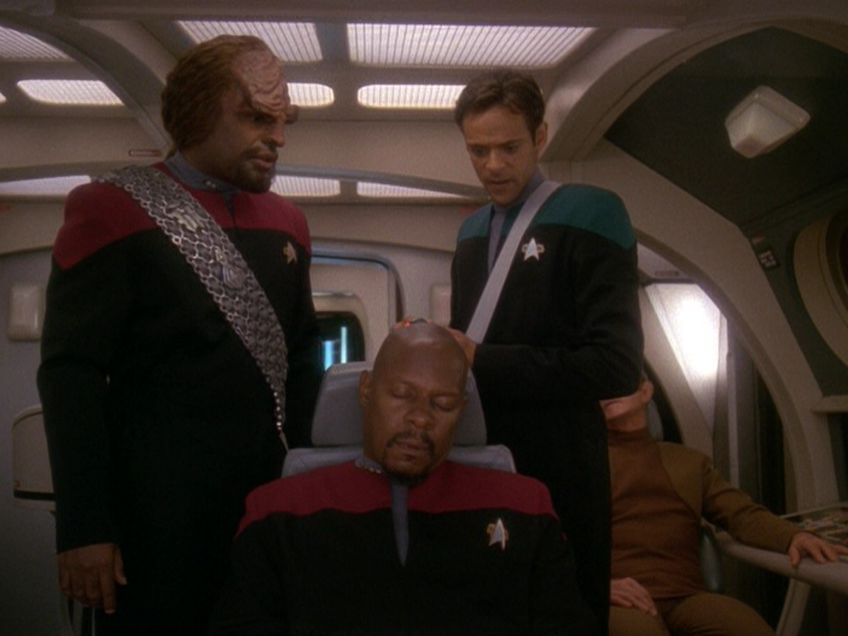 extant_StarTrek_DS9_5x08-ThingsPast_00240.jpg
