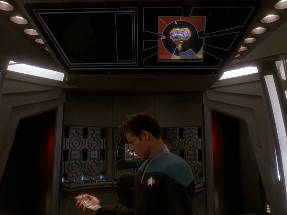 extant_StarTrek_DS9_5x08-ThingsPast_00527.jpg
