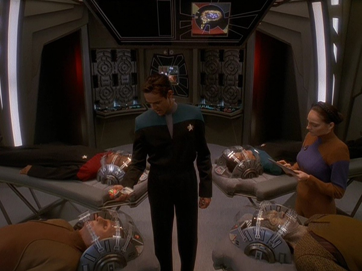 extant_StarTrek_DS9_5x08-ThingsPast_00532.jpg