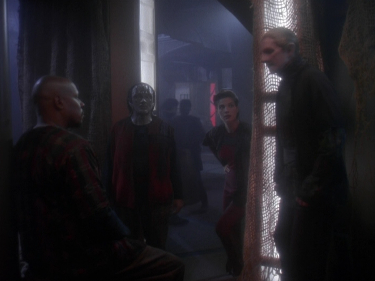 extant_StarTrek_DS9_5x08-ThingsPast_00633.jpg