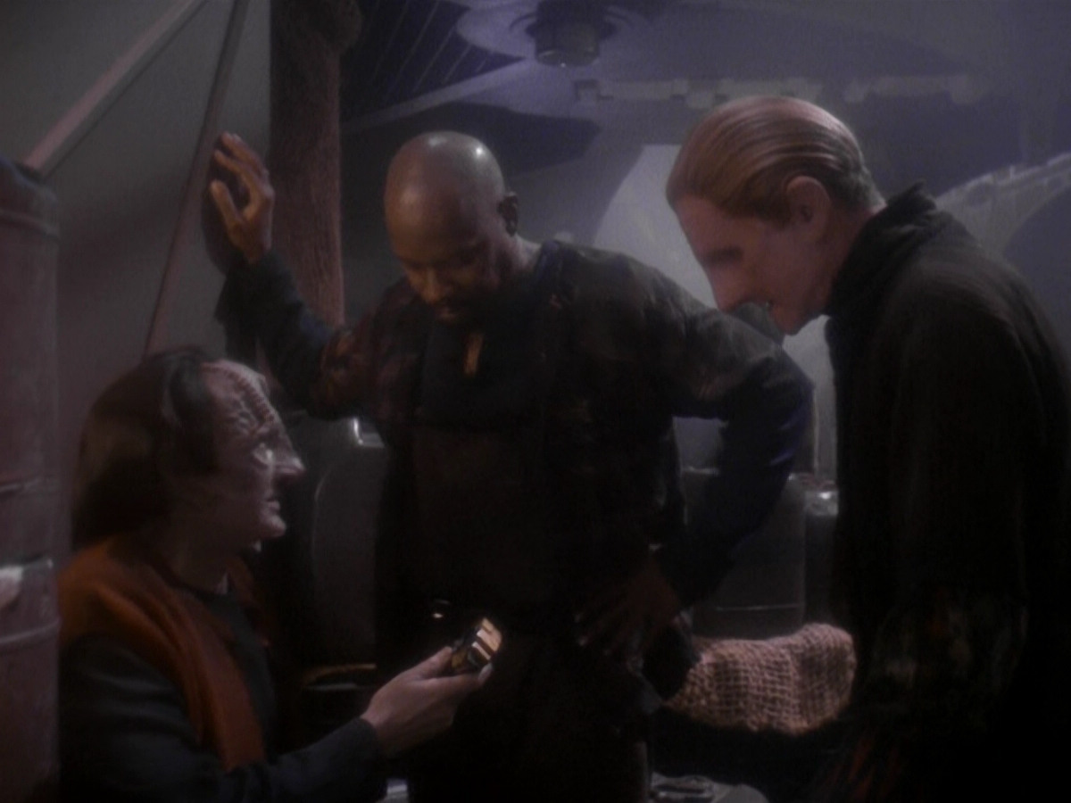 extant_StarTrek_DS9_5x08-ThingsPast_01126.jpg
