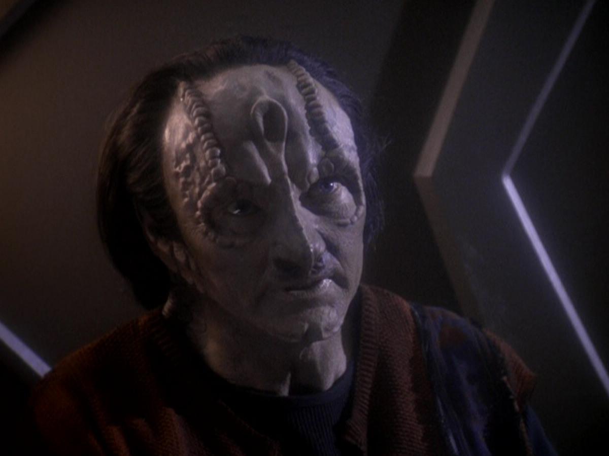 extant_StarTrek_DS9_5x08-ThingsPast_01136.jpg