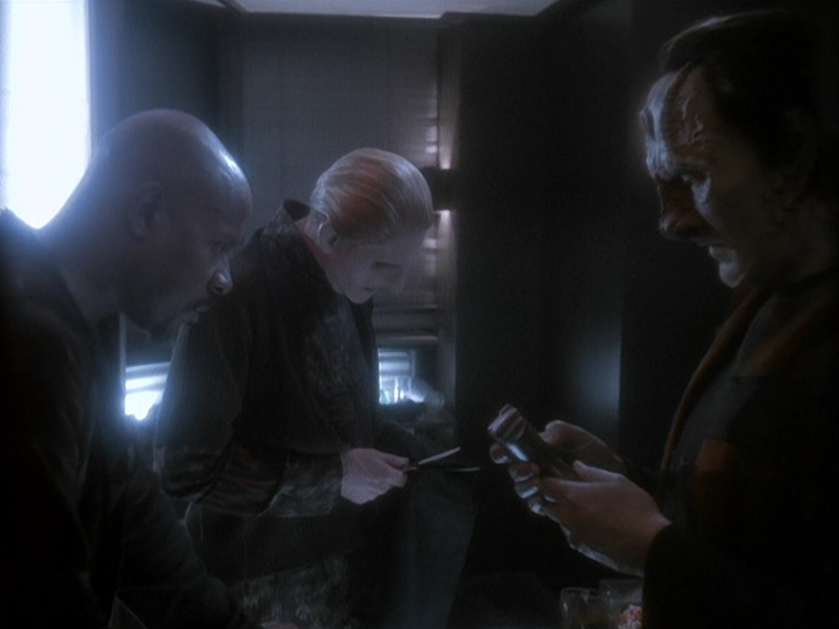 extant_StarTrek_DS9_5x08-ThingsPast_01882.jpg