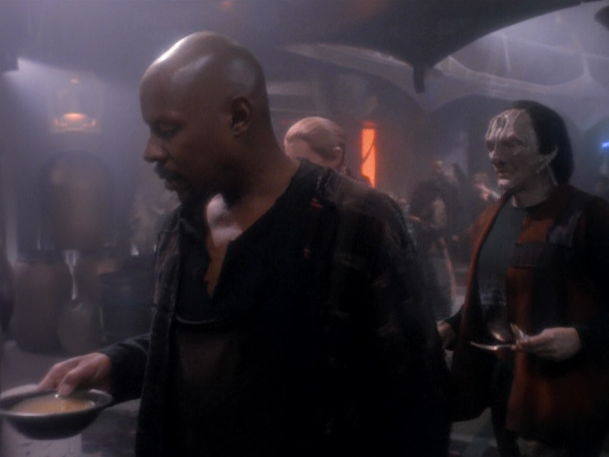 extant_StarTrek_DS9_5x08-ThingsPast_02022.jpg