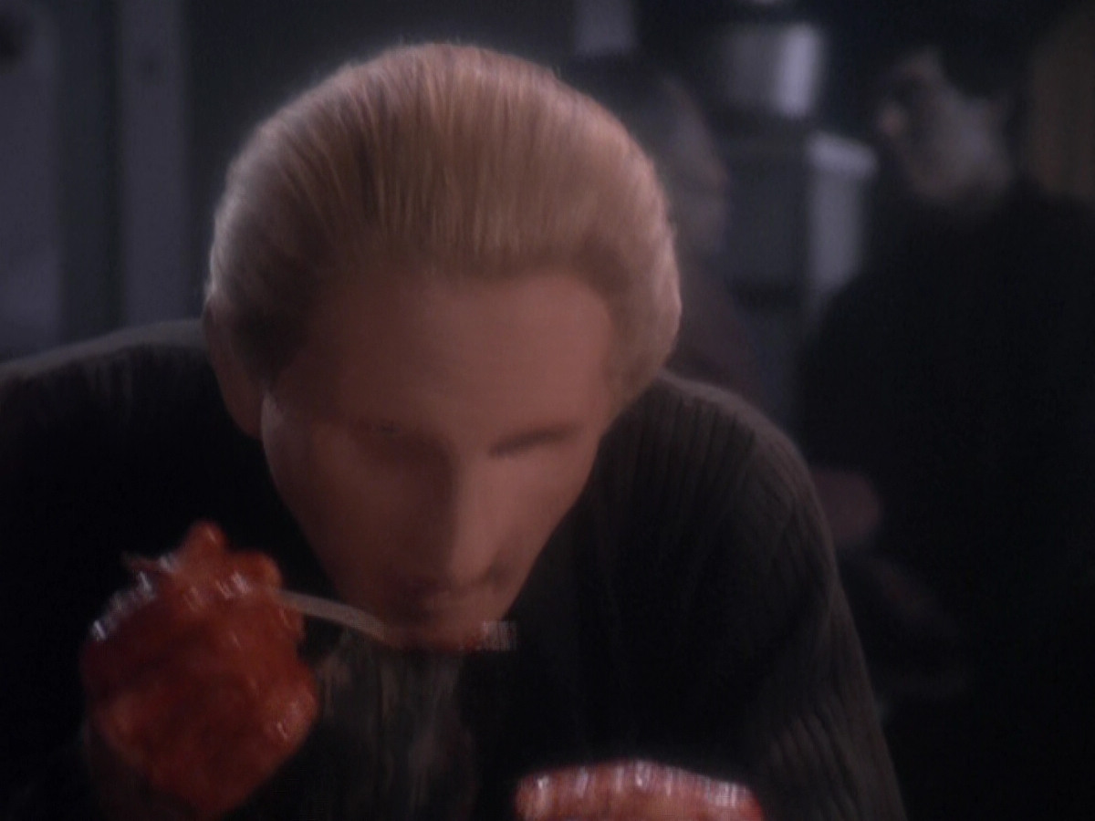 extant_StarTrek_DS9_5x08-ThingsPast_02098.jpg